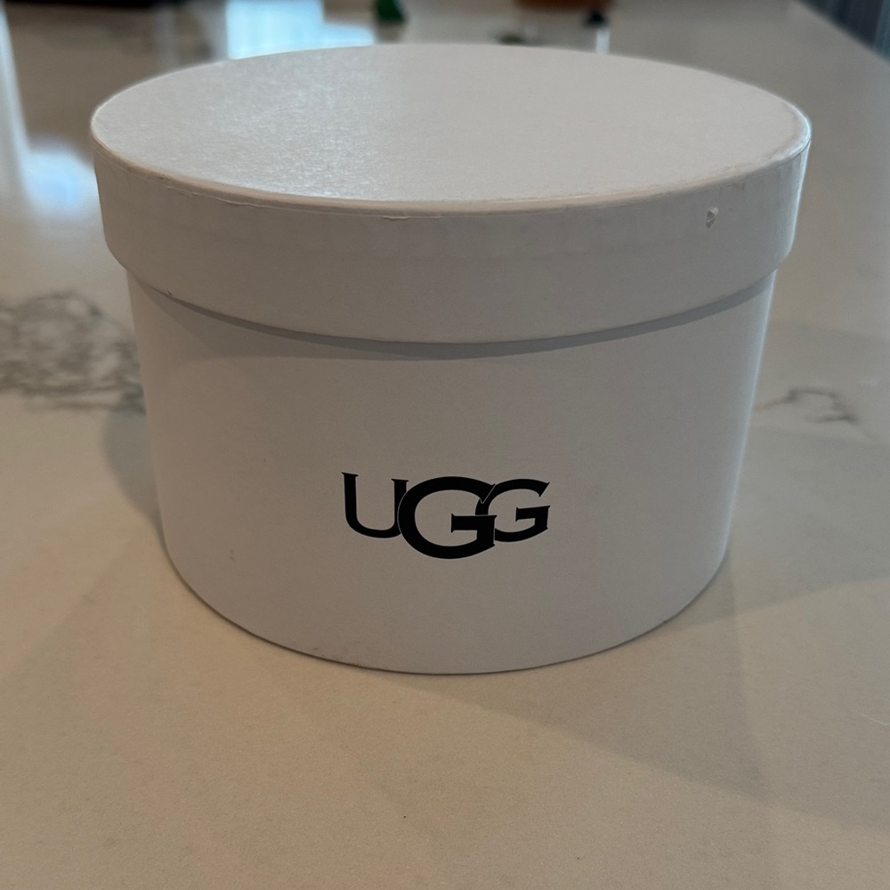 UGG Sheepskin Earmuffs - Picture 4 of 4